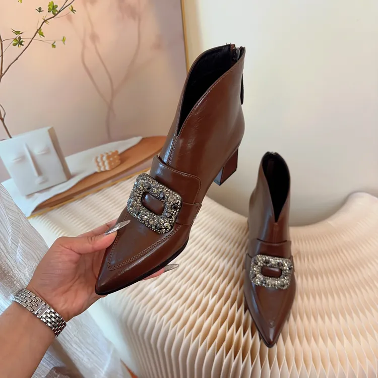 跟高5厘米  真皮粗跟短靴女2025年秋冬季新款时尚百搭尖头女靴