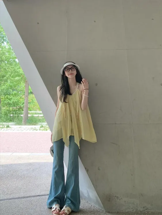 夏季新款纯欲慵懒风女装轻熟休闲风重工挂珠吊带小衫直筒牛仔裤