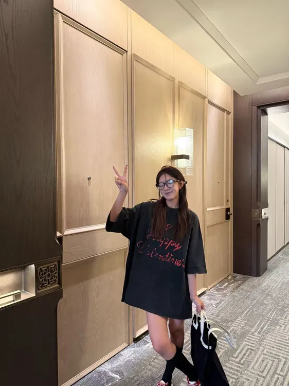 【27和yy家 studio】韩系减龄炒色做旧红字母半袖t恤