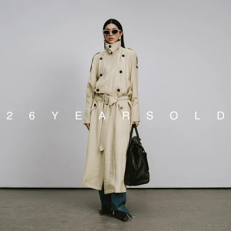 26YEARSOLD【艺术家】自然褶皱肌理感落肩宽松长款风衣3644
