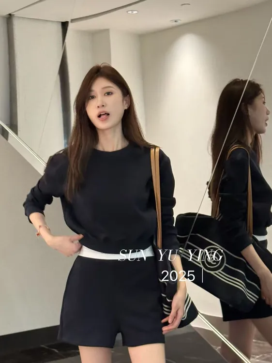 【孙钰颍】腰部白条藏蓝色套装上衣加短裤裤裙套装时尚显瘦