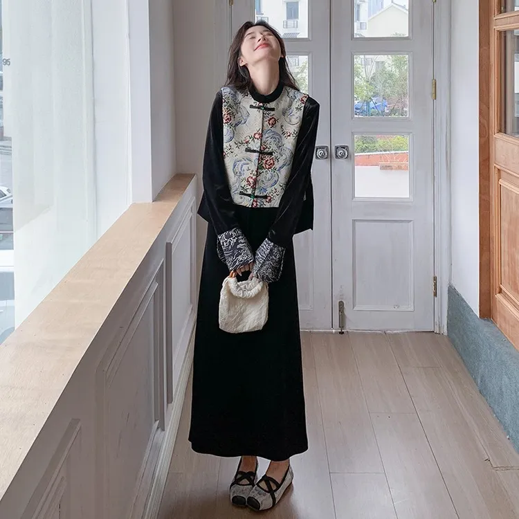 新中式国风丝绒盘扣马甲上衣女2025春秋季新款显瘦两件套装连衣裙