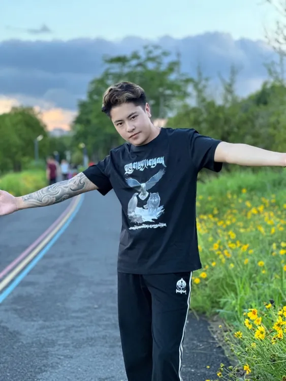 德巴仓新设计高档短袖