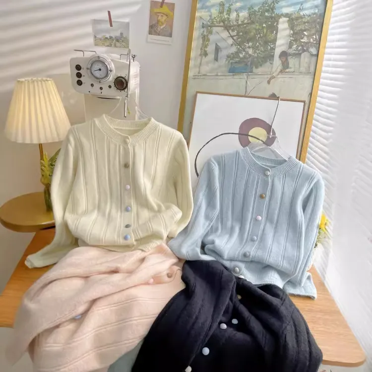 大码女装甜美温柔简约圆领针织开衫女春季新款微胖mm叠穿上衣2025