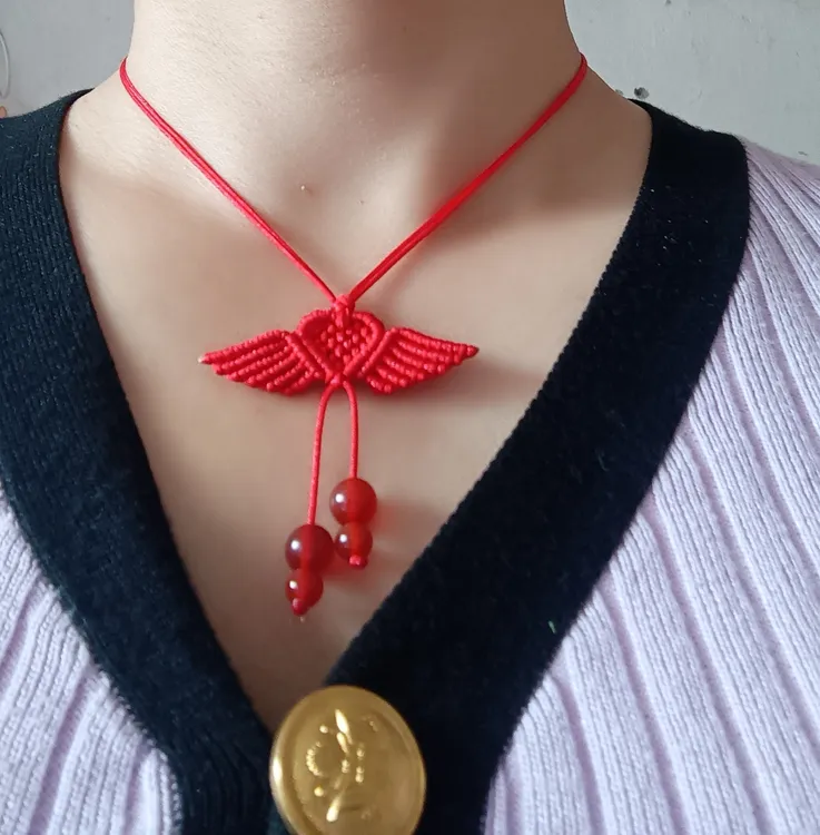 手工编织红绳爱心翅膀项链造型精美