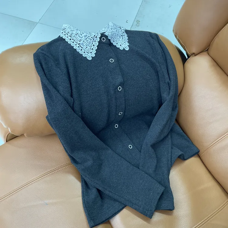 二哥二嫂【镂空花边打底衫】加绒加厚镂空花边领打底衫