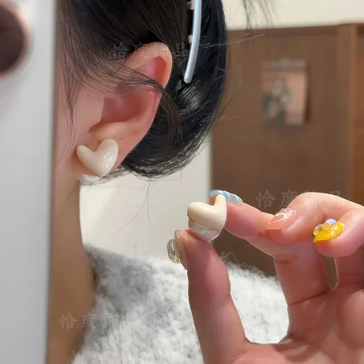 铜合金仿珍珠耳饰 【恰度】法式白色滴釉爱心珠珠耳钉一款两戴