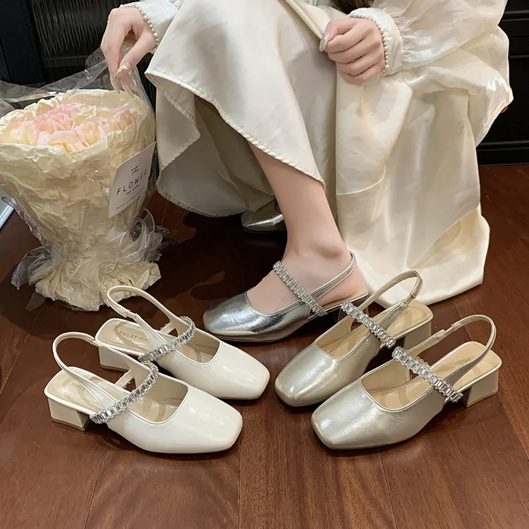 卓诗尼芙妮仙女风设计感水钻百搭粗跟包头鞋子女ins潮牌百搭