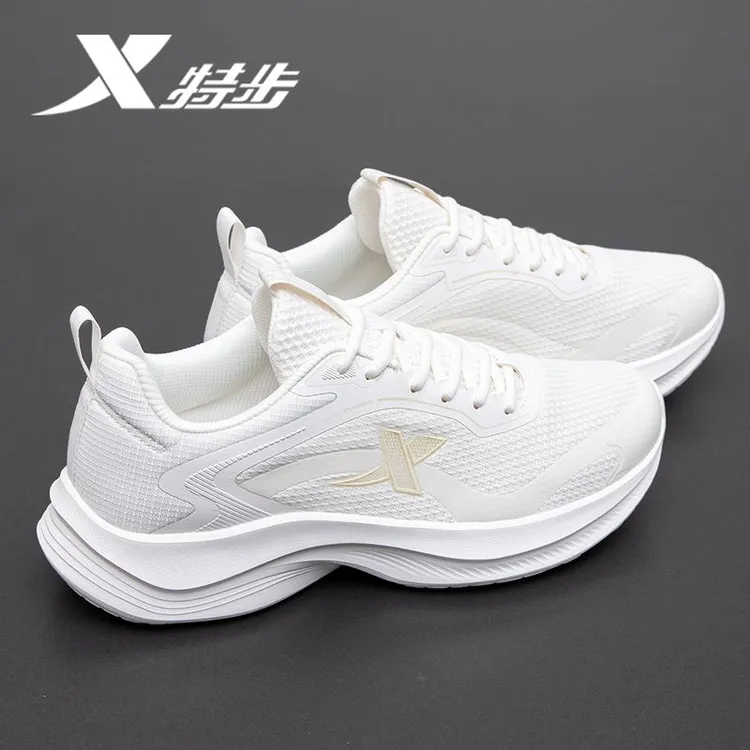 特步凌云男鞋运动鞋子男2025冬季新款网面减震中考体测鞋跑步鞋男