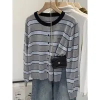 miu系复古刺绣字母条纹撞色针织开衫女秋内搭外叠穿轻柔外套上衣