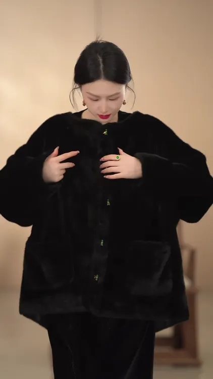 「黑色草」气质网红洋气短款时尚女士秋冬冬季毛毛外套加厚保暖宽松