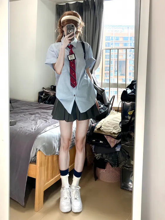 青木学姐 韩系设计感甜美休闲慵懒感夏季清纯简约衬衫短裙两件套