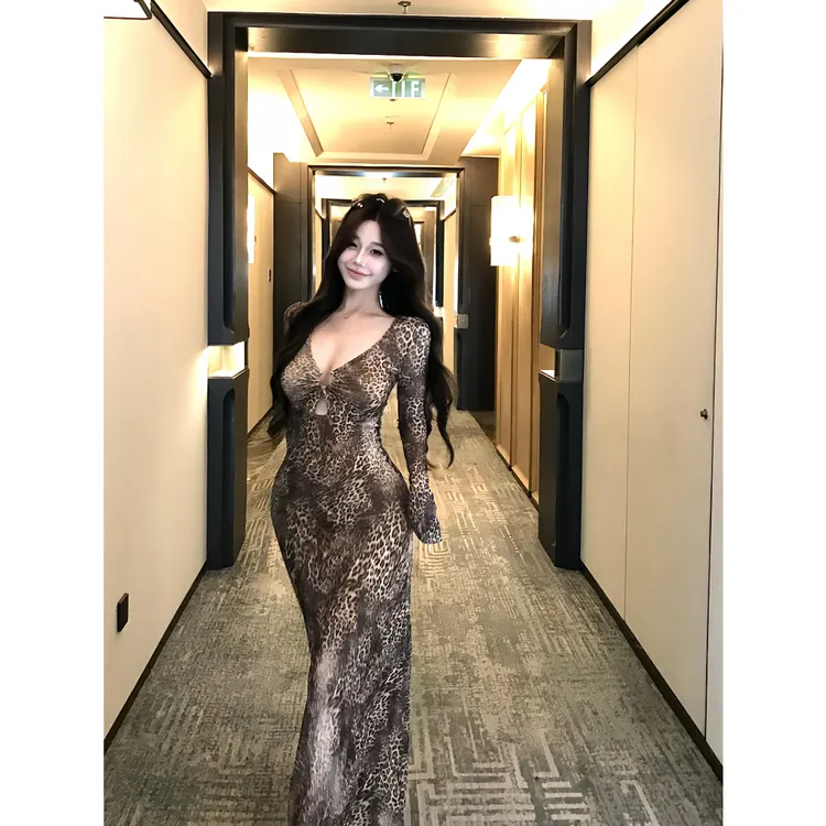 性感复古V领镂空长袖豹纹连衣裙秋季辣妹修身收腰宴会包臀长裙女