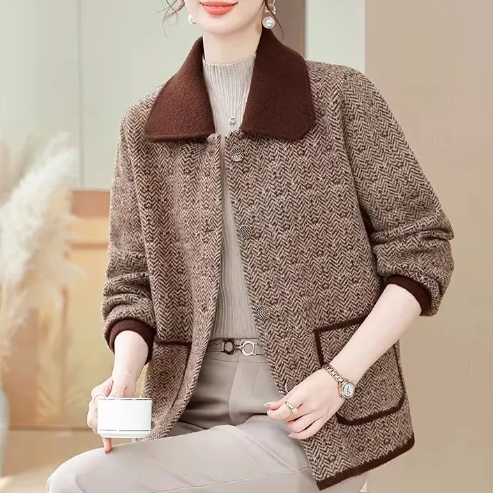 中年妈妈秋装2025新款毛呢外套女中老年秋冬加厚翻领针织开衫上衣