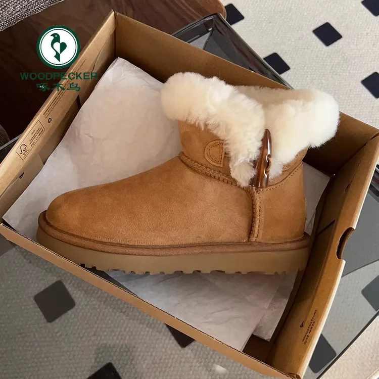 啄木鸟皮毛一体雪地靴女2025新款冬季牛角扣防水防滑加绒保暖棉鞋