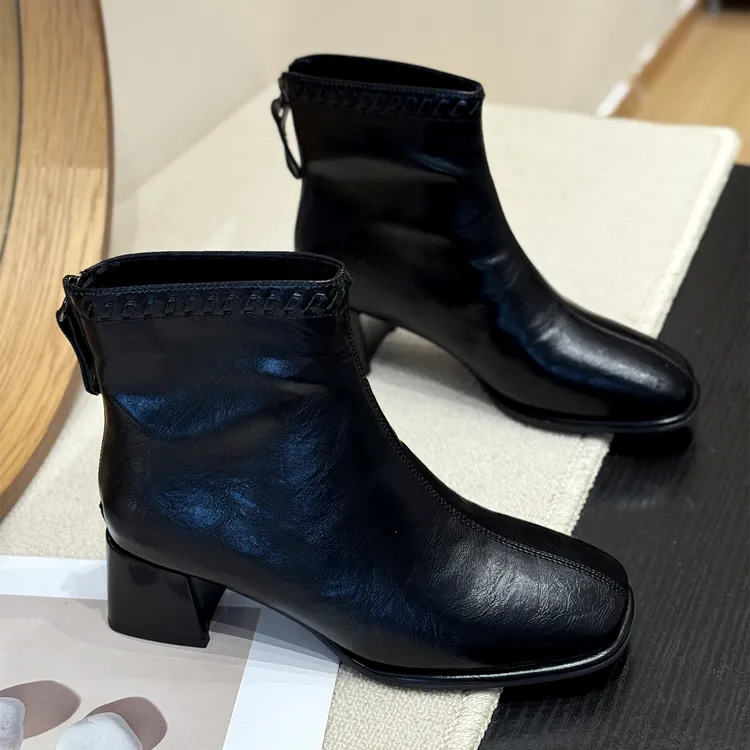 韩版粗跟时髦气质仙女短靴女2025新款秋冬方头中跟轻奢洋气瘦瘦靴