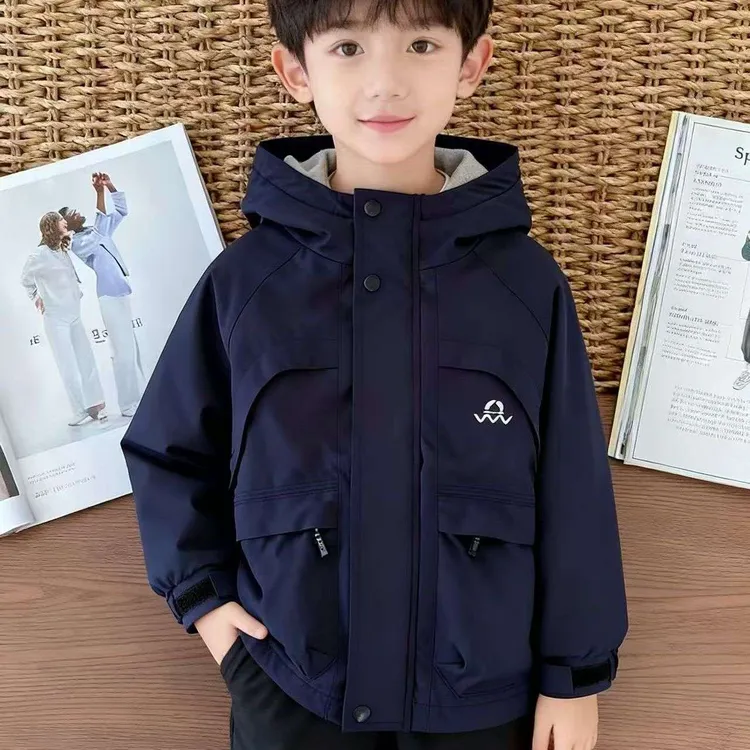 男大童加绒外套2025新款男孩洋气中大童连帽冲锋衣秋冬款儿童风衣