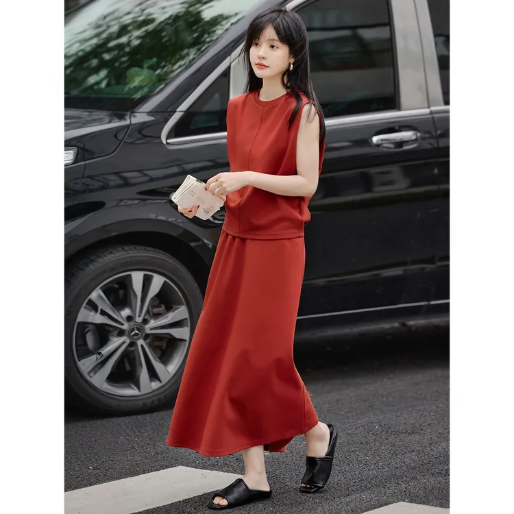 沫晗依美【休闲设计感宽肩无袖背心圆领T恤半裙】25夏季新款套装