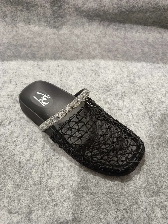 2025年品牌女鞋夏季新款镂空水钻网面凉拖包头厚底黑色休闲舒适潮