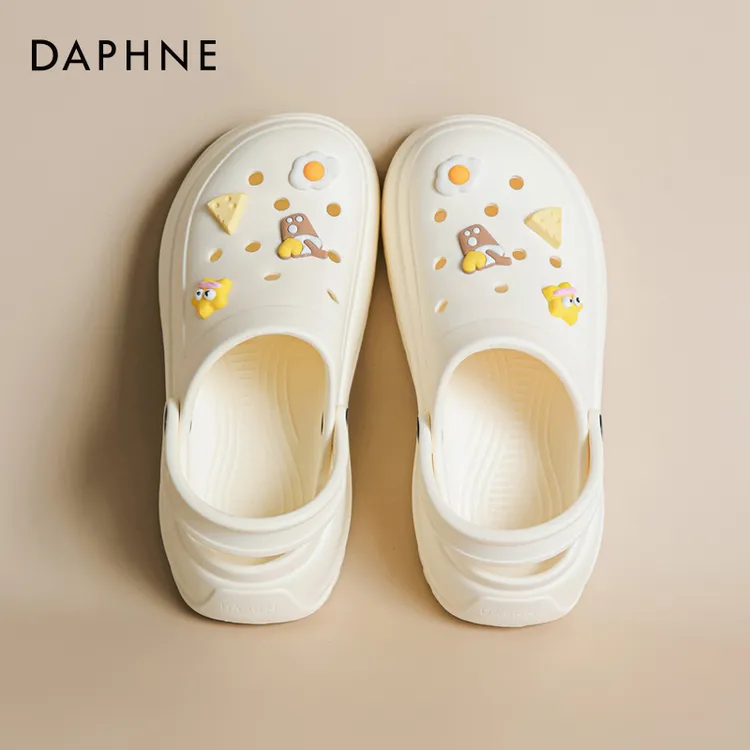 达芙妮增高软底洞洞鞋夏季女鞋舒适通勤日常外穿时尚百搭两穿凉鞋