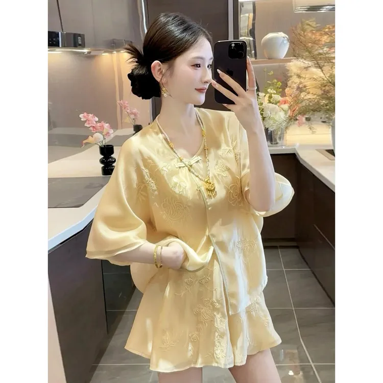 轻奢高级感新中式国风套装女夏绝美上衣阔腿短裤清冷贵气感两件套