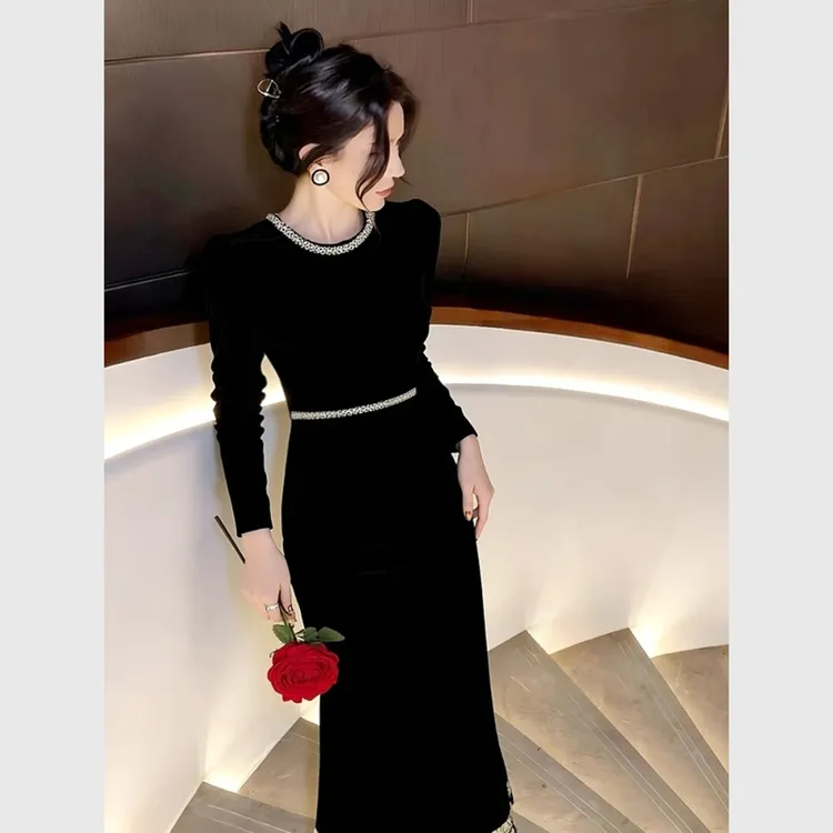 气质名媛黑色丝绒连衣裙秋冬新款轻奢高级感法式掐腰宴会礼服长裙