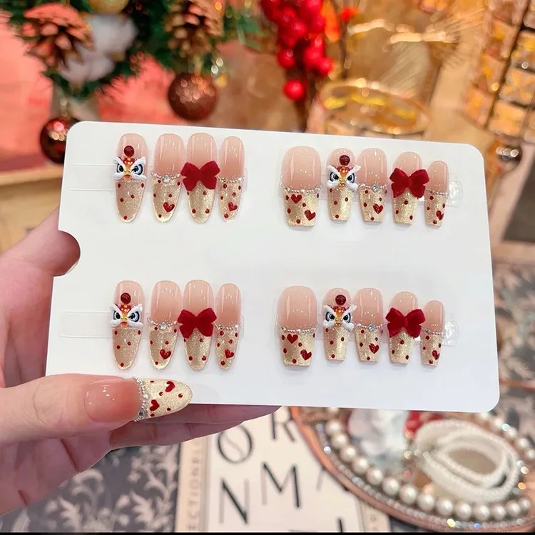 美甲醒狮可爱桃心新年手绘ins氛围手工穿戴甲猫眼显白可拆卸指甲