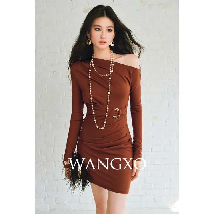 WANGXO 不对称斜肩金属环捏褶连衣裙250755W