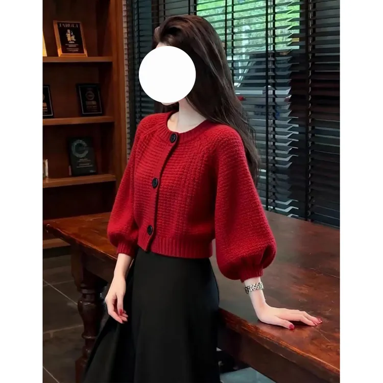 韩系氛围感红色圆领七分袖针织开衫女秋冬季时髦复古短款圣诞毛衣