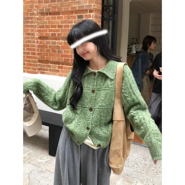 韩系复古温柔风翻领麻花短款针织开衫女秋冬洋气百搭毛衣外套上衣