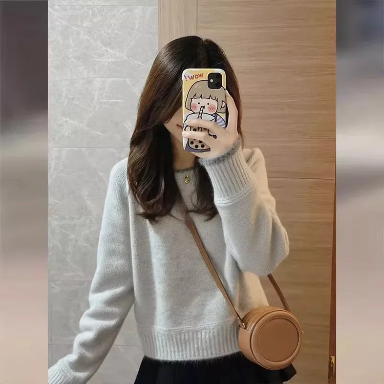 巨好看的灰色短款针织上衣女2026新款爆款冬季休闲宽松套头毛衣衫