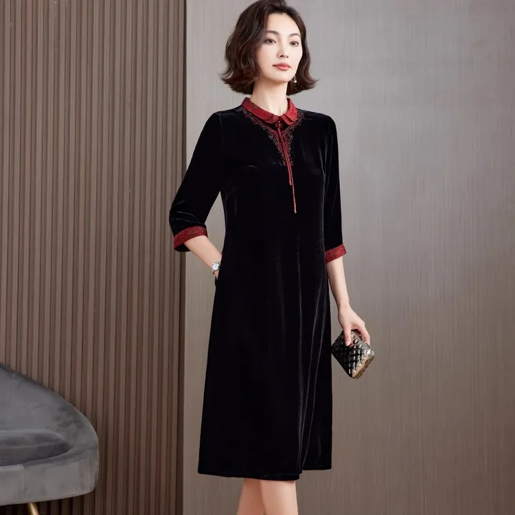 丝绒连衣裙女长袖2025年秋季新款气质高端显瘦大牌贵夫人连衣裙