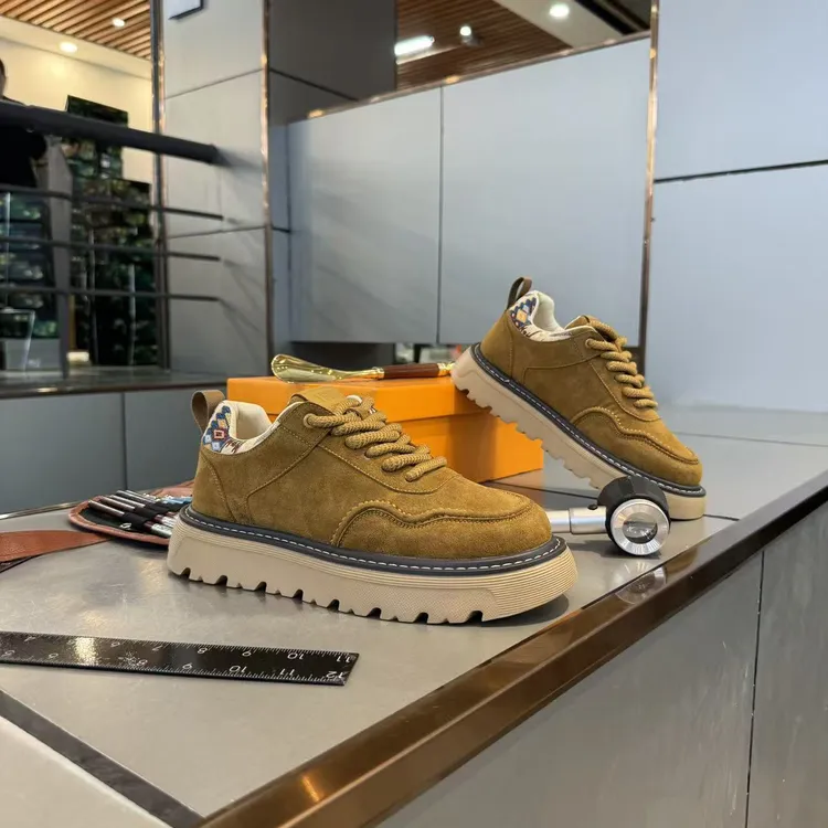 新款男士厚底增高时尚休闲轻便百搭板鞋潮流秋冬冬季休闲皮面男款