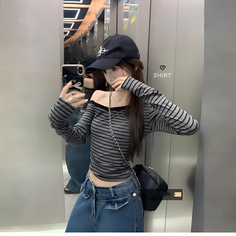 斜肩条纹T恤女款长袖修身短款打底衫露肩秋季上衣服独特漂亮小衫
