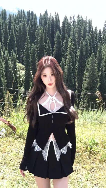 早秋季2025新款女装甜美辣妹假两件蕾丝拼接上衣高腰显瘦半身裙