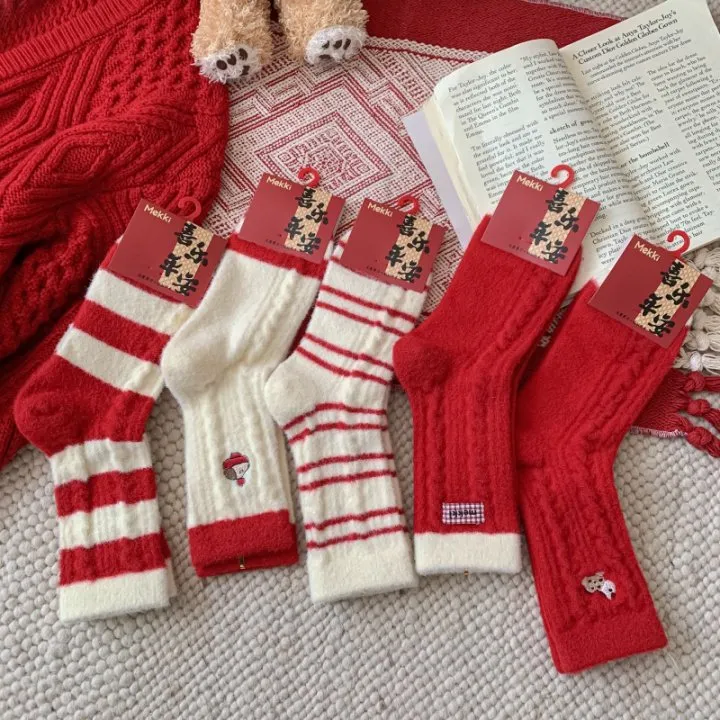 圣诞袜新年红袜秋冬保暖中筒袜运动风女袜冬季澳绒袜条纹袜中长筒