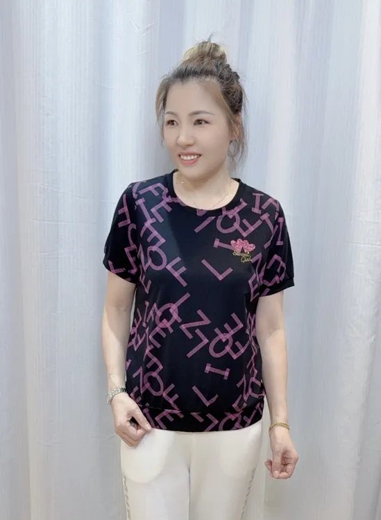 女性圆领印花短袖常规款修身型T恤女士