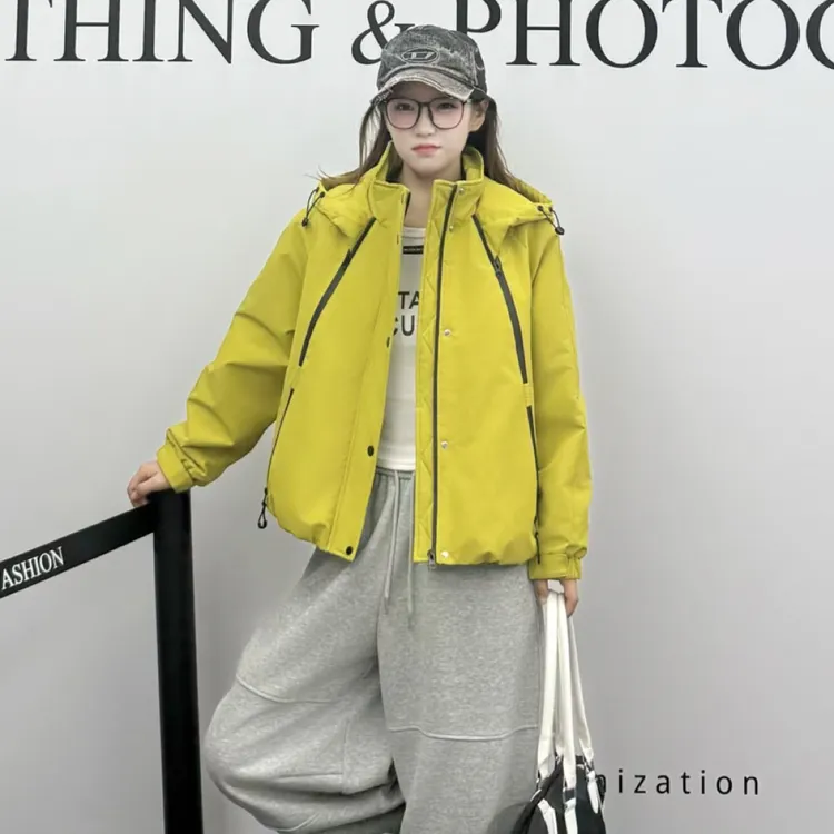女式冬季加绒短款带帽休闲百搭外套上市热销中