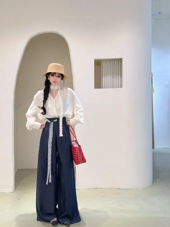 2025早秋新款韩系温柔风白色v领衬衫上衣女百搭阔腿裤气质两件套