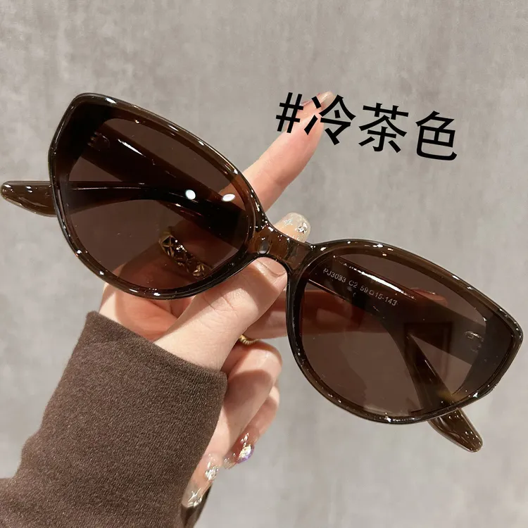 茶色猫眼墨镜女款2025新款高级感防紫外线复古开车偏光太阳眼镜