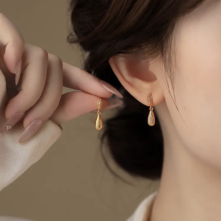 金色镶钻条纹水滴耳环女2025新爆款耳钉小众高级感耳饰