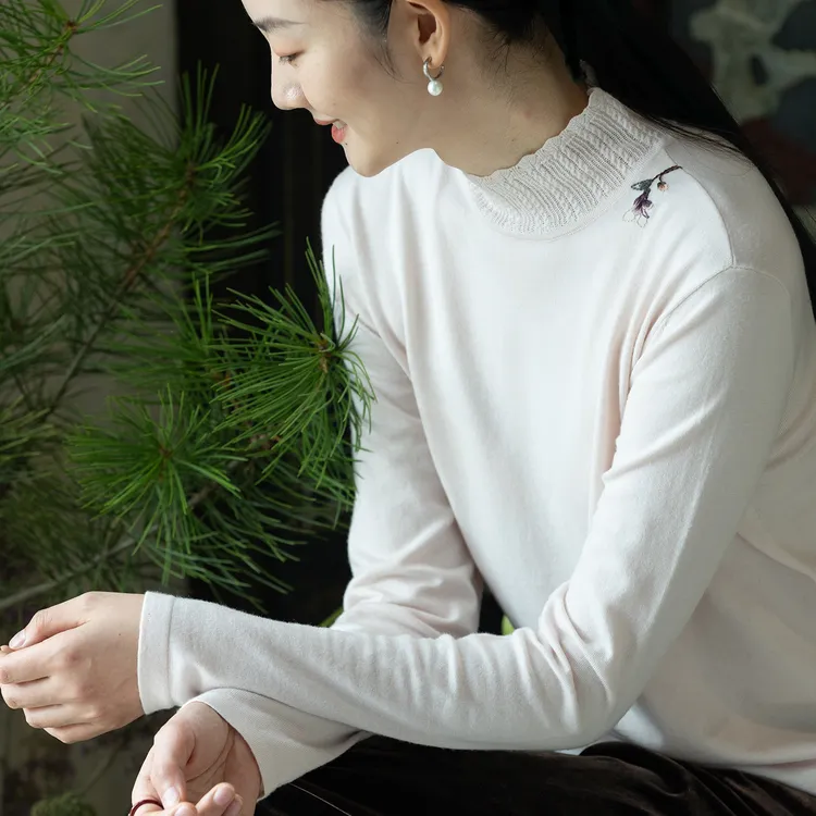 原创 绵羊毛手工刺绣套头衫柔软舒适打底内搭毛织上衣 花域