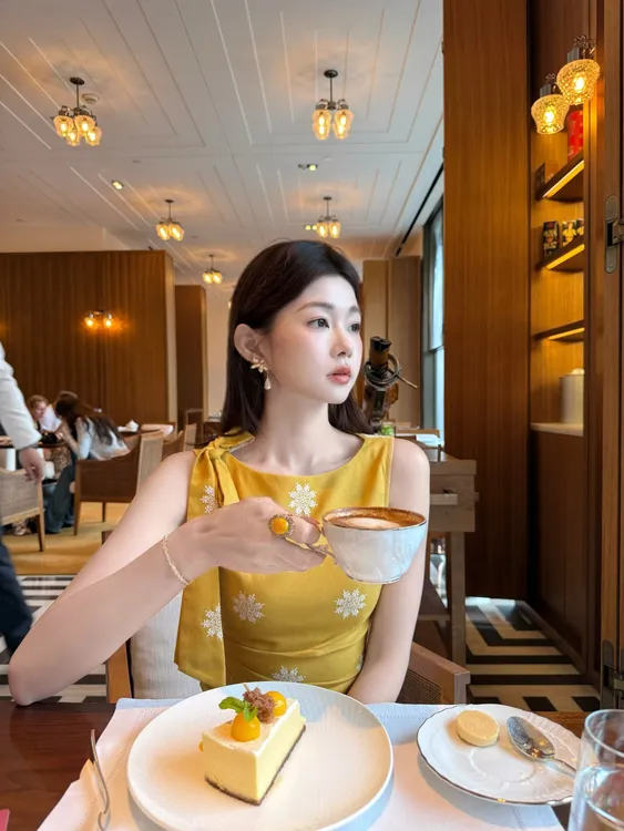 EIA一尧【艺术系学姐】气质温柔知性松弛连衣裙棉麻刺绣显瘦复古夏
