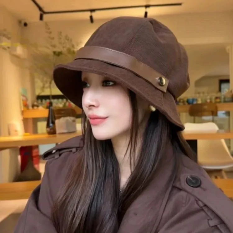 一帽多戴灯芯绒渔夫帽子女秋冬季2025新款休闲百搭素颜皮带小礼帽