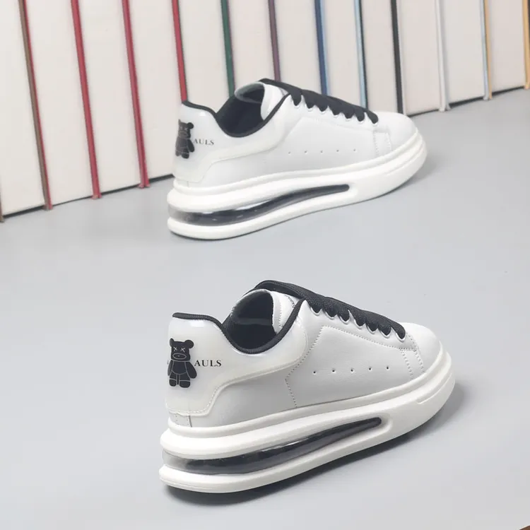 春季气垫男板鞋百搭小熊情侣小白鞋2026百搭增高休闲潮鞋透气运动