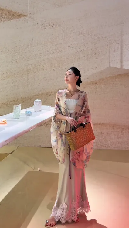 新中式蕾丝拼接设计感中国风梦幻气质仙女风抹胸缎面裙三件套套装