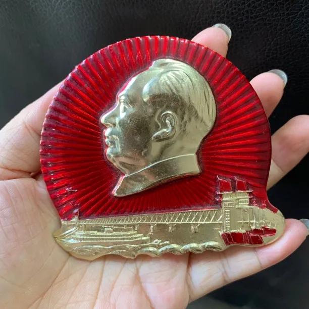 文革时期毛主席伟人大像章真品8.8厘米徽章6070年老物件
