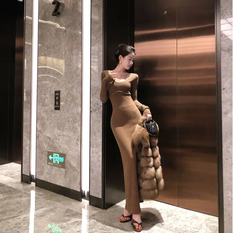 优雅气质V领秋冬连衣裙女高级感时尚长裙修身显瘦包臀针织打底裙