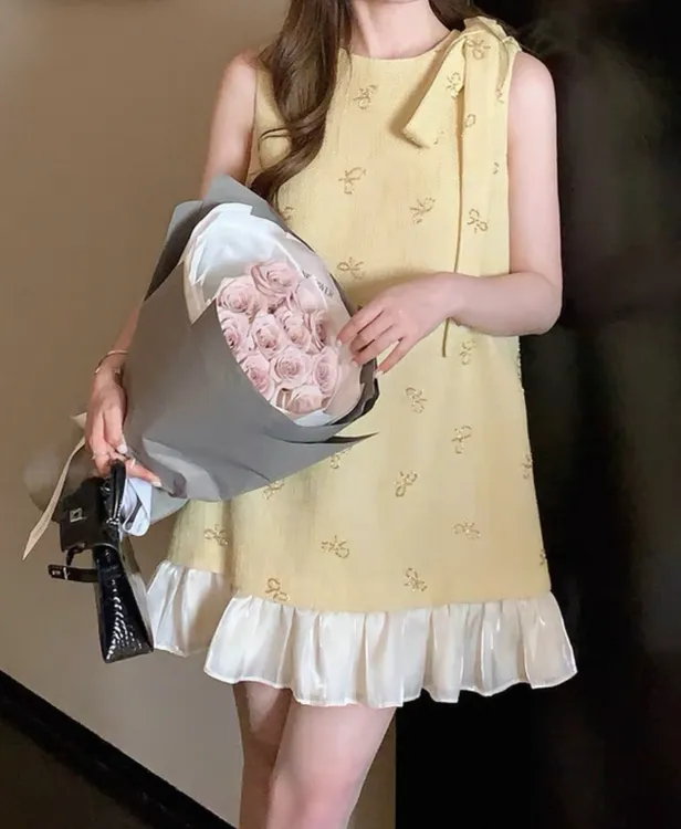 法式千金风蝴蝶结飘带无袖连衣裙女夏季新款设计感气质显瘦短裙子