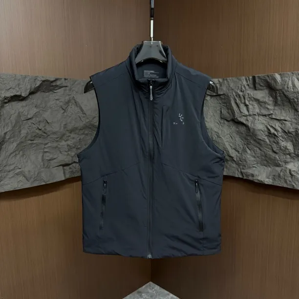 2699早冬新款马甲保暖户外软壳立领坎肩无袖外套